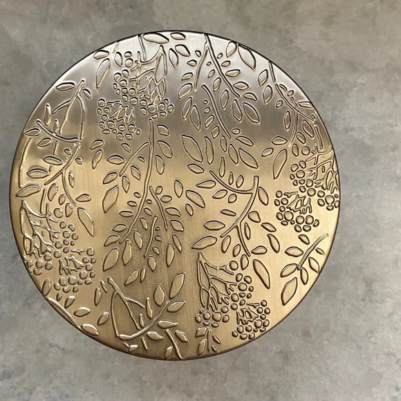 White Barn Under the Magnolia Tree Candle (14.5 oz). Never used. NWT - Picture 4 of 5